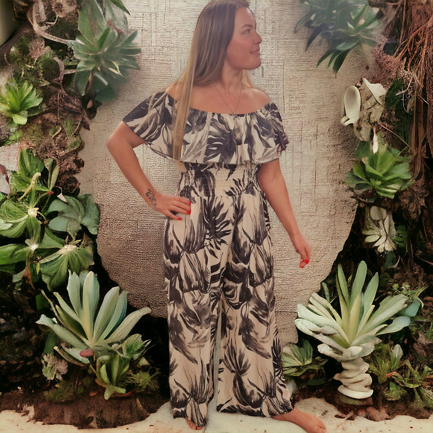 Vicki Jumpsuit - Beige/Black